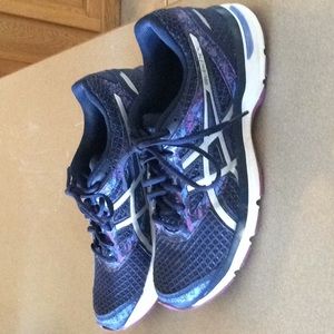 Adidas Running/Cross Trainer